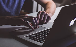 配资:哪里有股票配资官网-在岸人民币兑美元较周四夜盘收盘跌11点